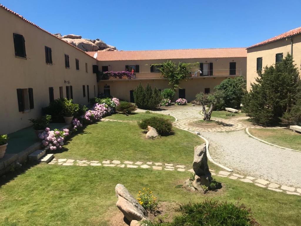 Residence Cala Francese - Case sul mare La Maddalena  Exterior foto